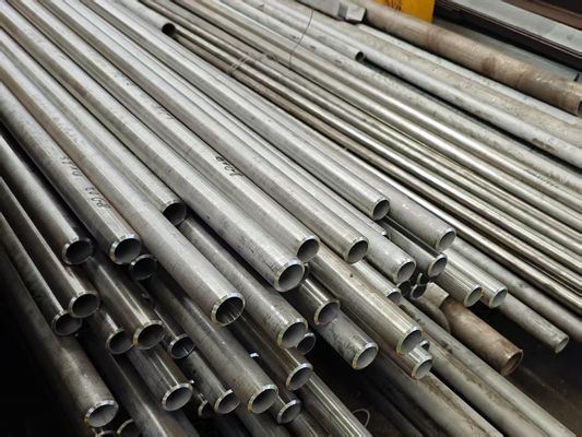 ASTM A192 Tubos de caldera sin costuras de alta presión pintados de negro para uso industrial
