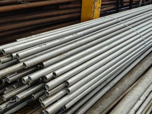 ASTM A192 Tubos de caldera sin costuras de alta presión pintados de negro para uso industrial