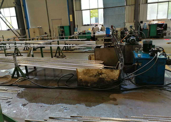 Niquele la aleación que conserva en vinagre la tubería de acero inoxidable ASME SB677 ASTM B674 UNS N08904 904L