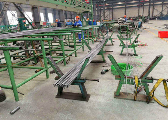 Vagos inconsútiles negros de Astm A335 P11 P22 P5 P9 del tubo del acero de aleación de la pintura 4" Sch120*11.6m